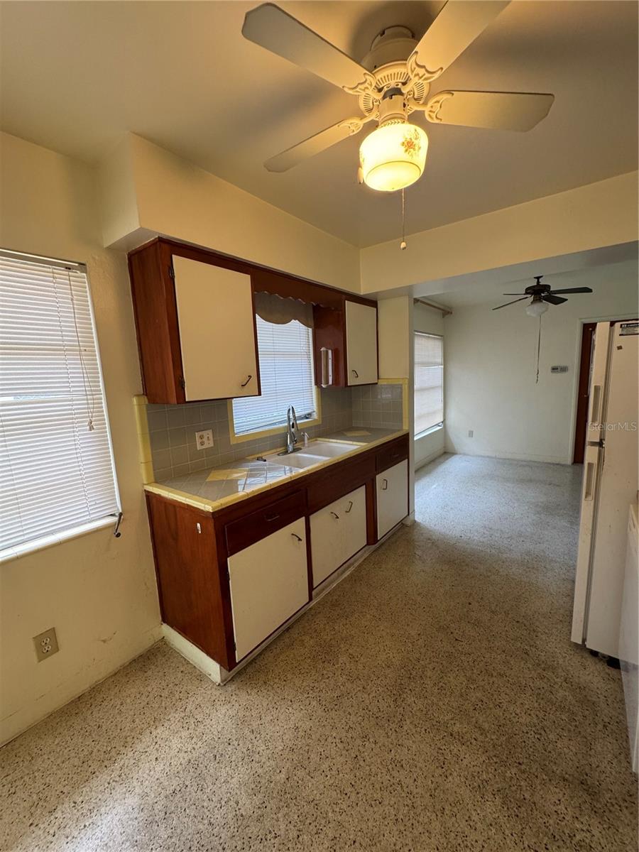 Image 8 of 27 For 467 34th Avenue N