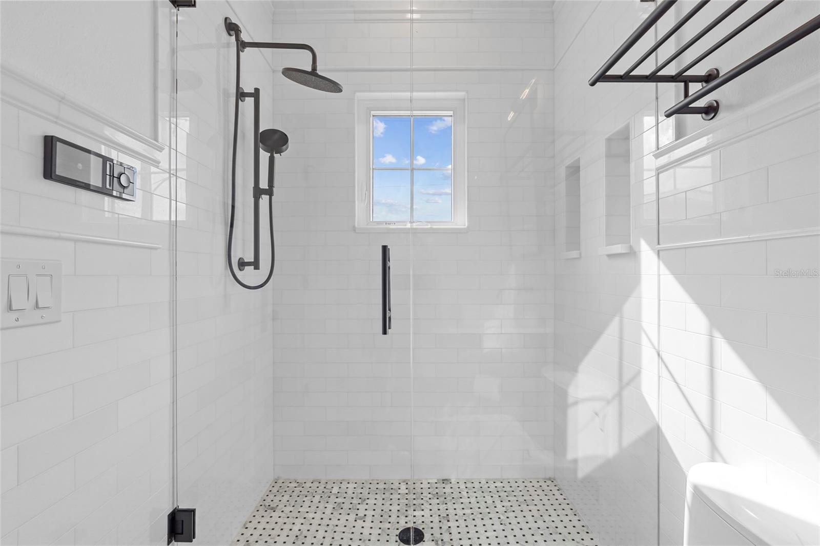 Listing photo id 59 for 608 Grove Street N