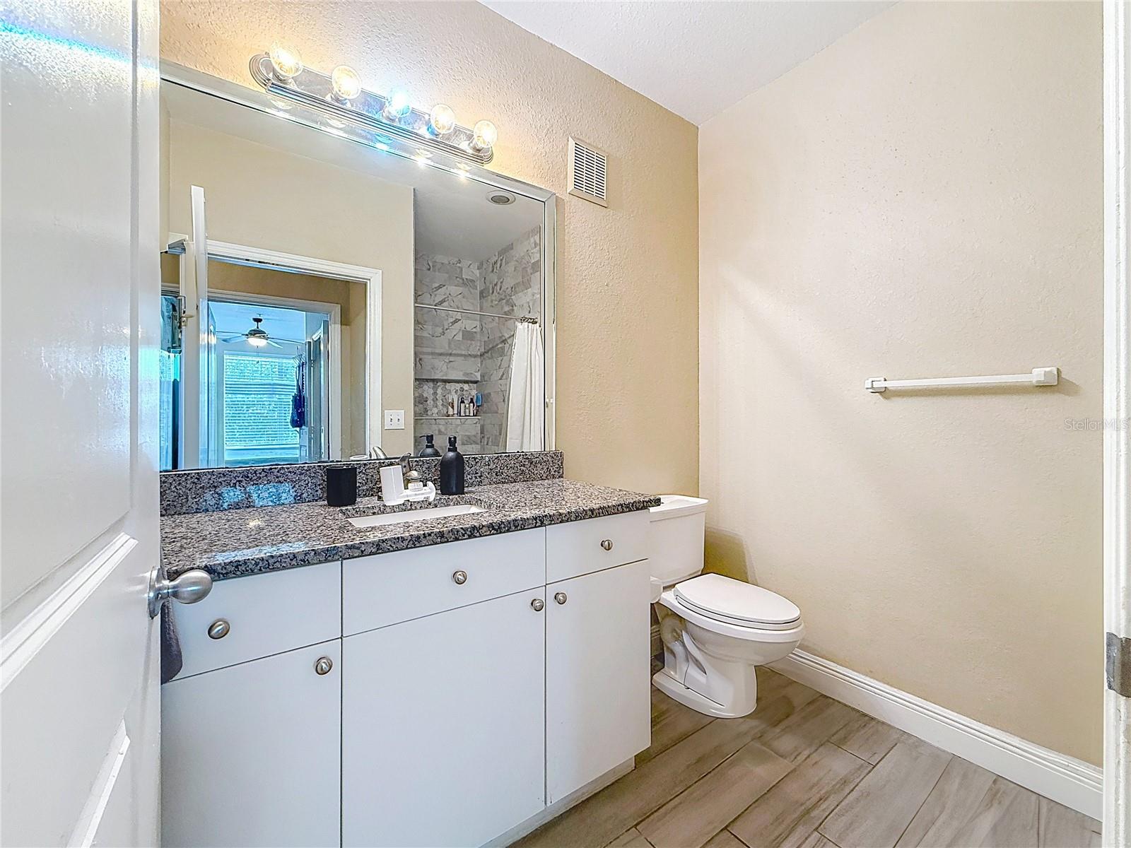 Image 12 of 37 For 4221 Spruce Street 2218