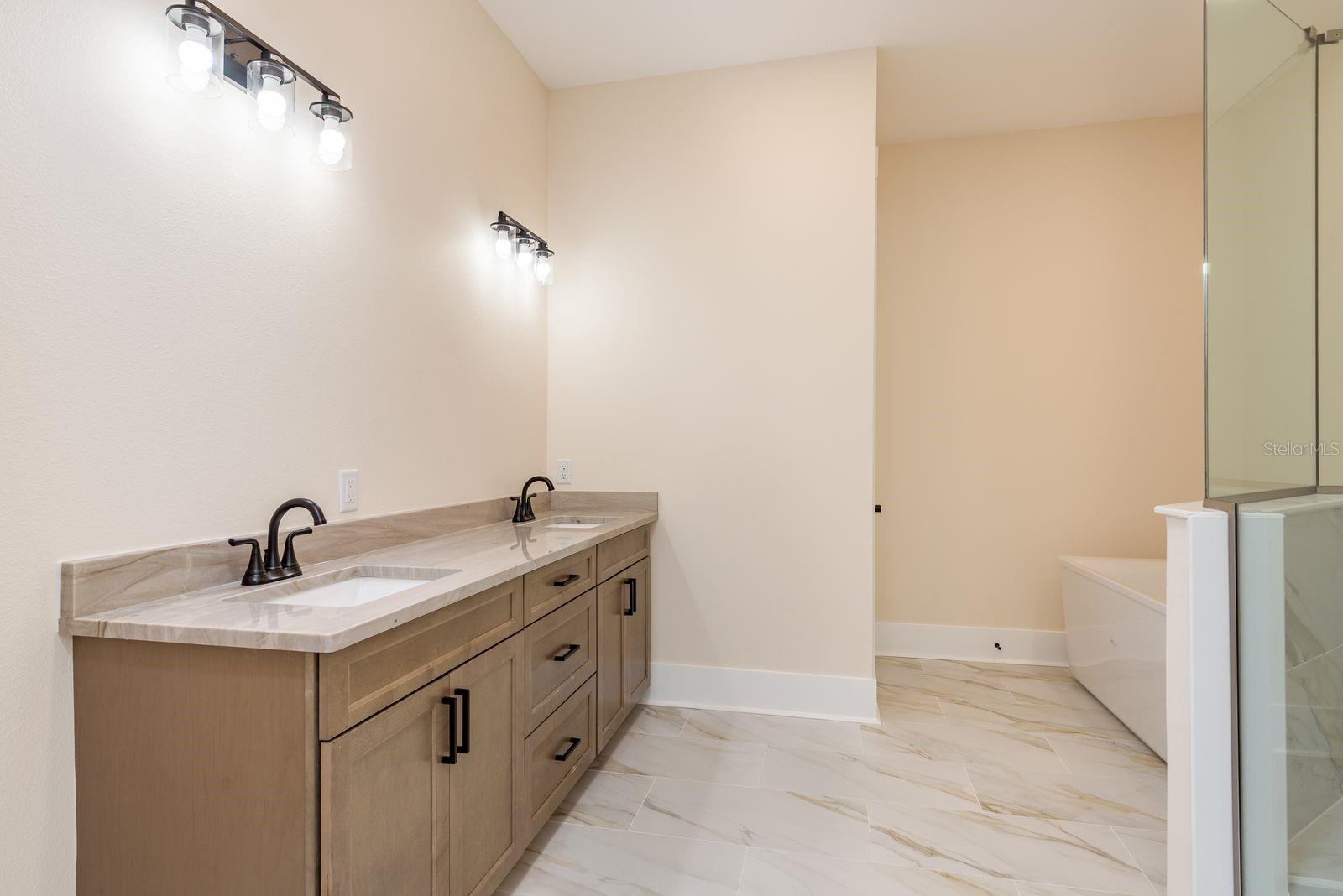 Image 23 of 44 For 1413 Bayshore Boulevard 11