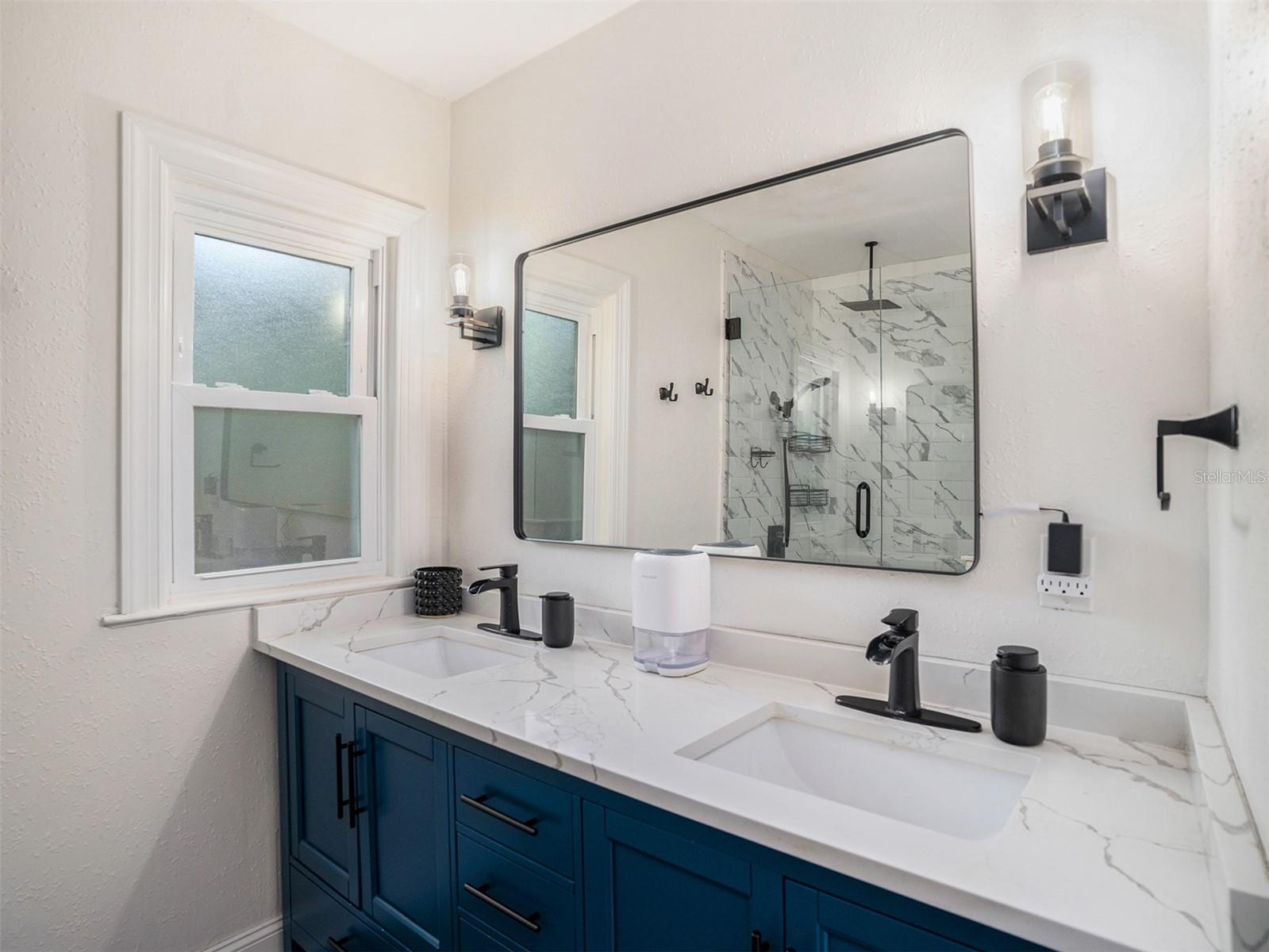 Image 16 of 38 For 1024 Henry Avenue 1