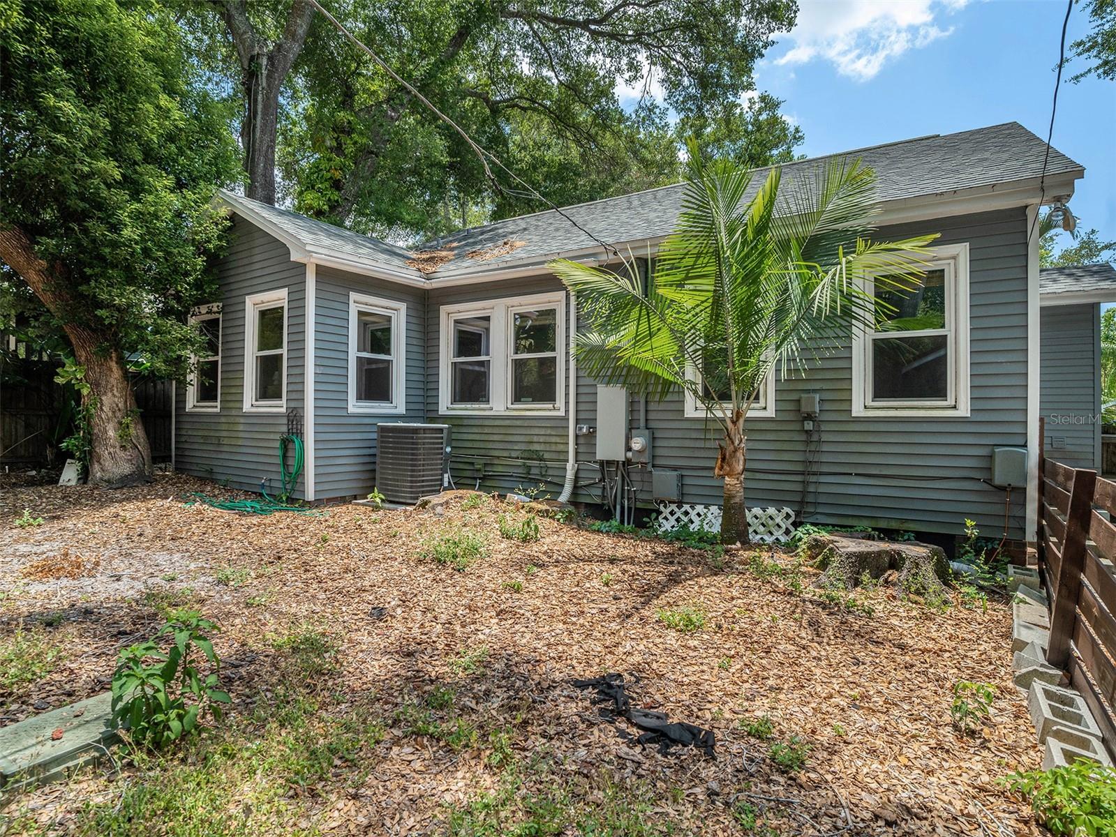 Image 21 of 38 For 1024 Henry Avenue 1