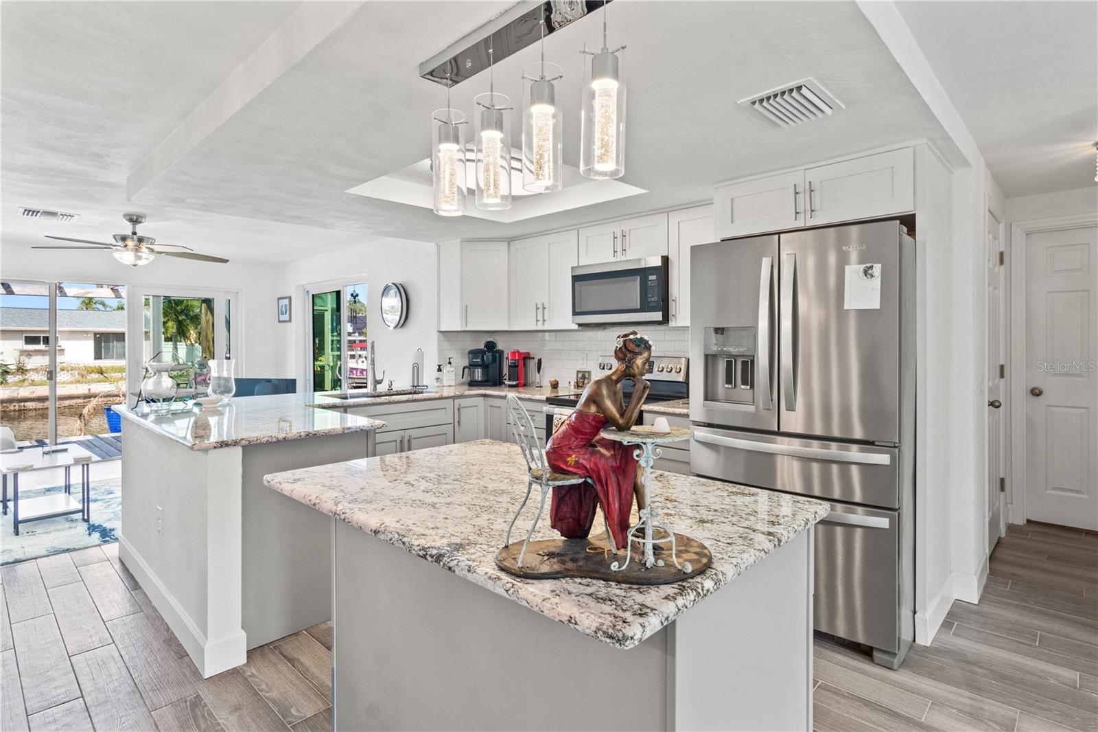 Image 14 of 39 For 9917 San Sierra Way