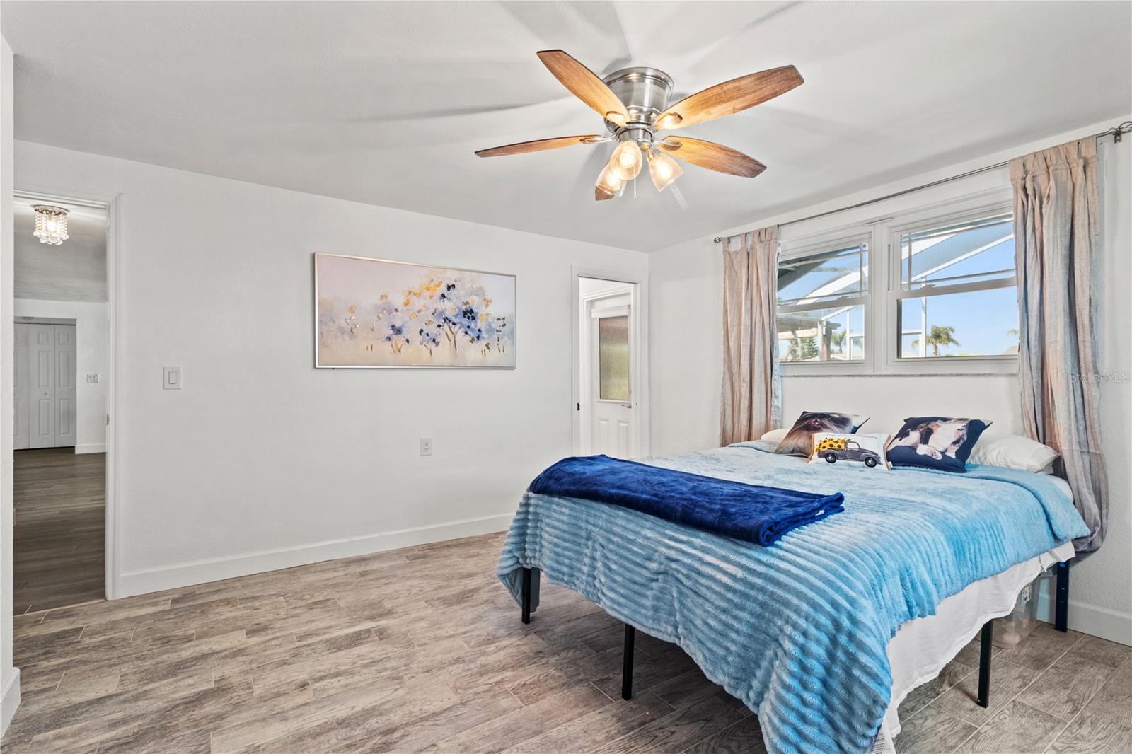 Image 18 of 39 For 9917 San Sierra Way