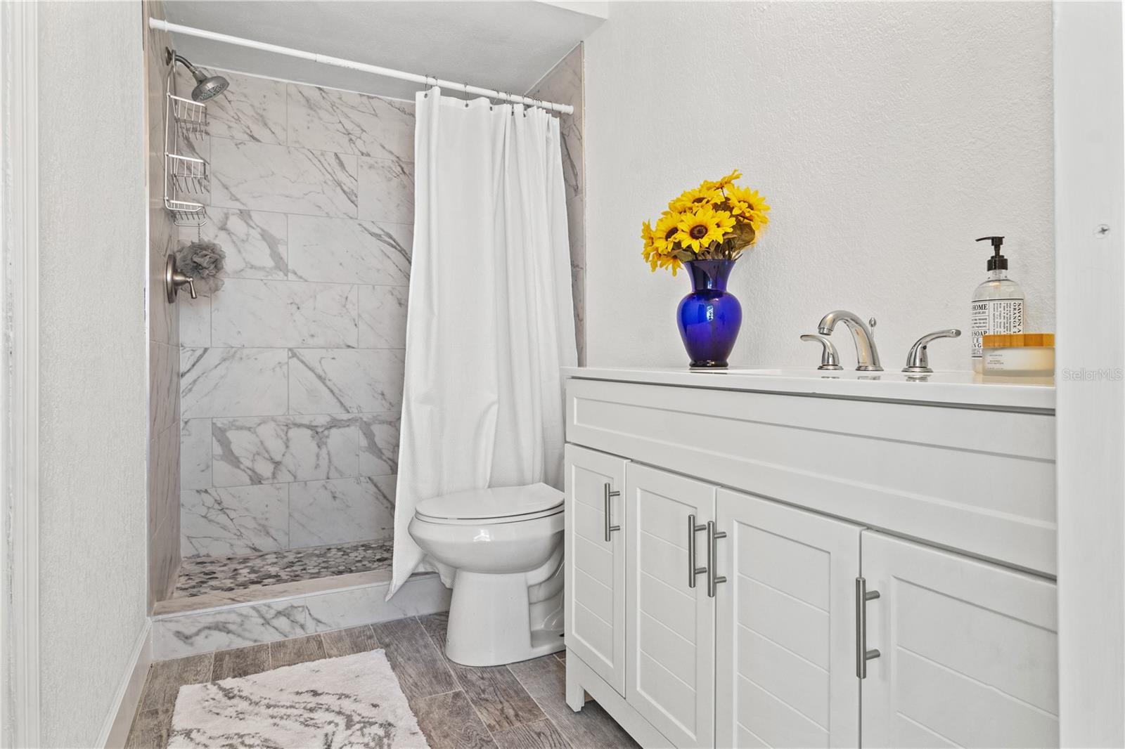 Image 20 of 39 For 9917 San Sierra Way