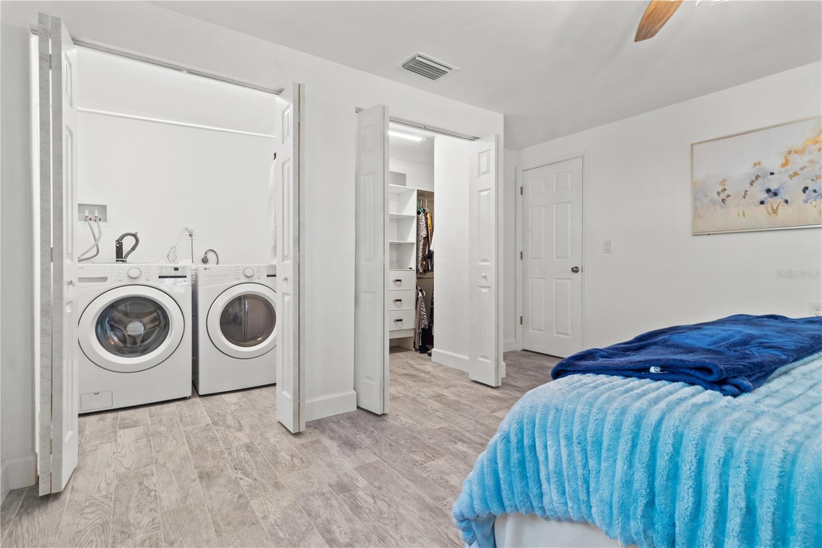 Image 22 of 39 For 9917 San Sierra Way
