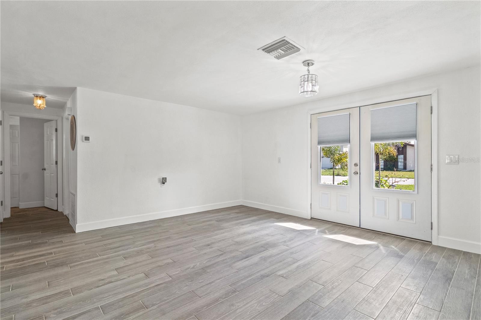 Image 4 of 39 For 9917 San Sierra Way