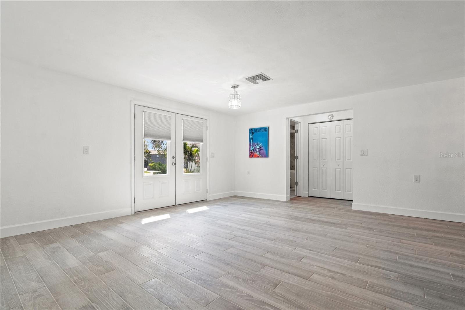 Image 5 of 39 For 9917 San Sierra Way