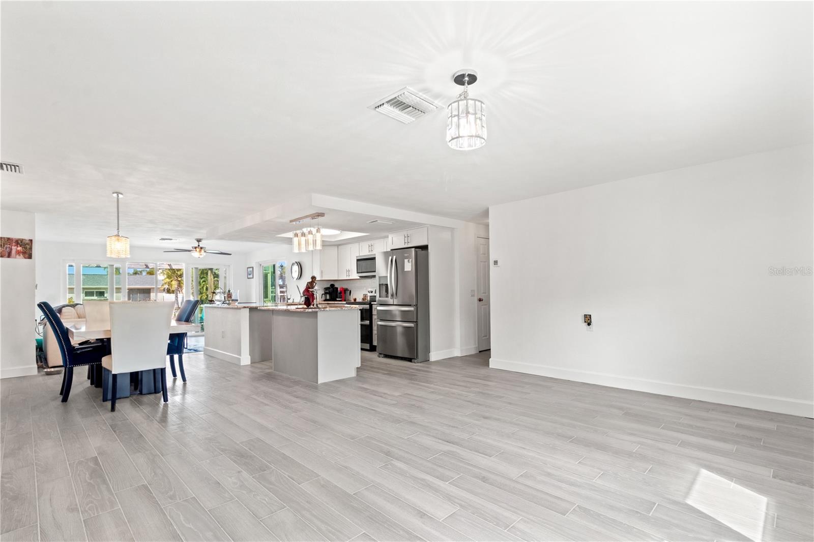 Image 7 of 39 For 9917 San Sierra Way