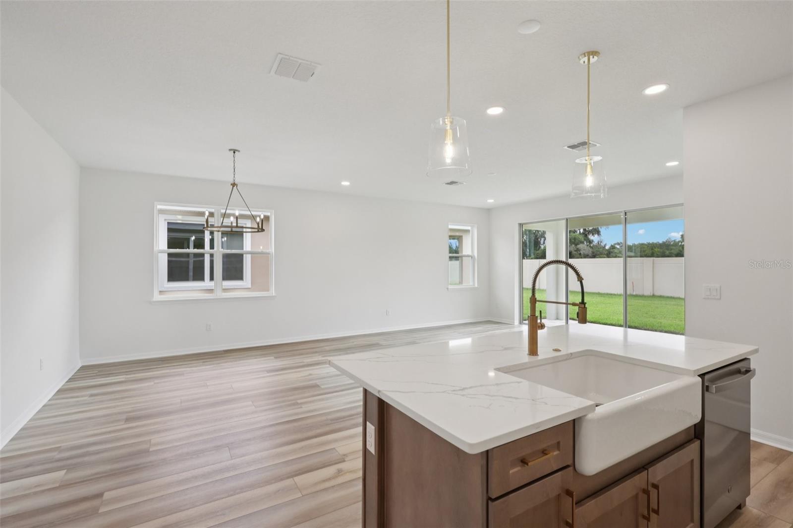 Listing photo id 11 for 3712 Rocky Island Road