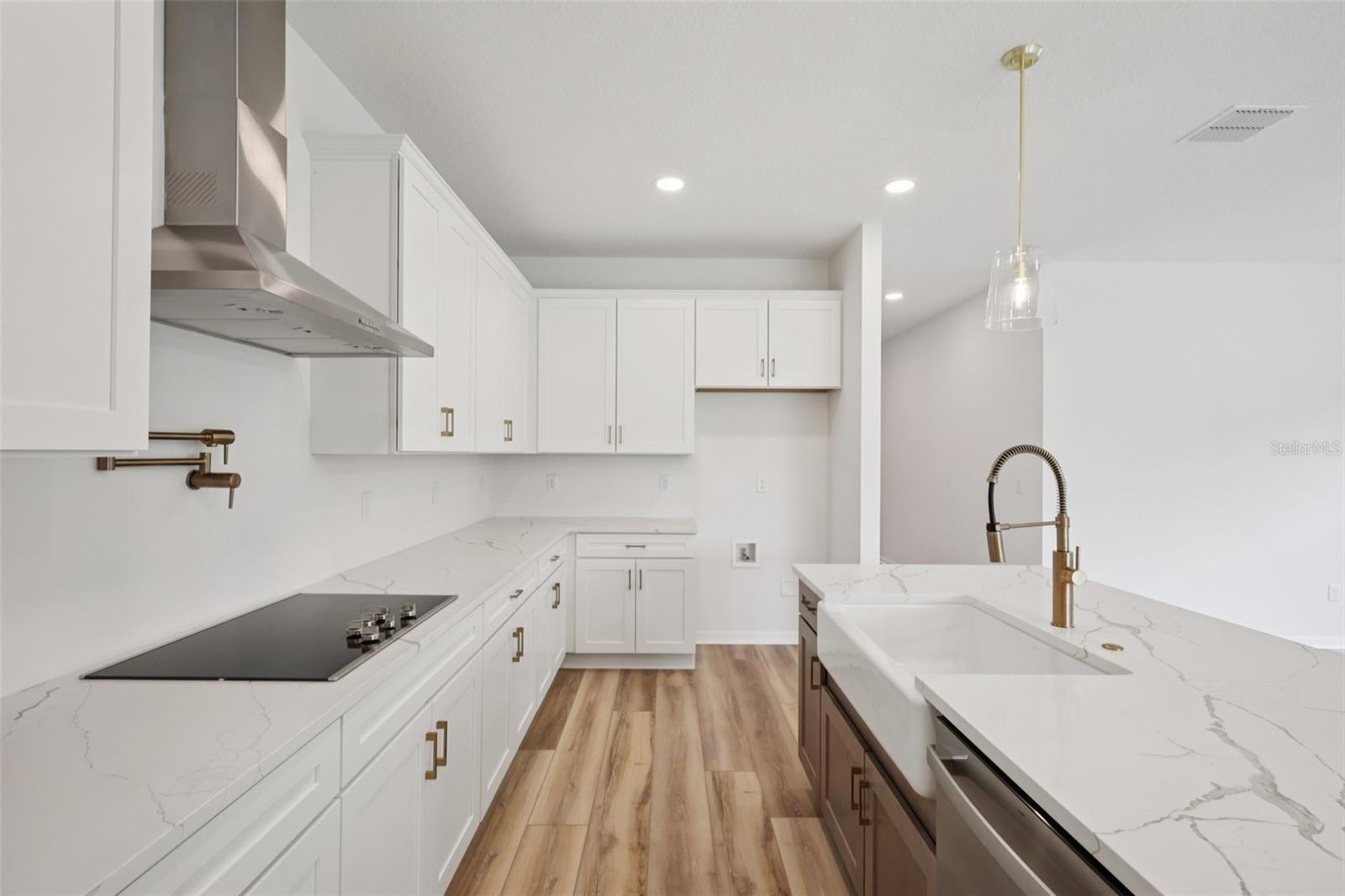 Listing photo id 15 for 3712 Rocky Island Road