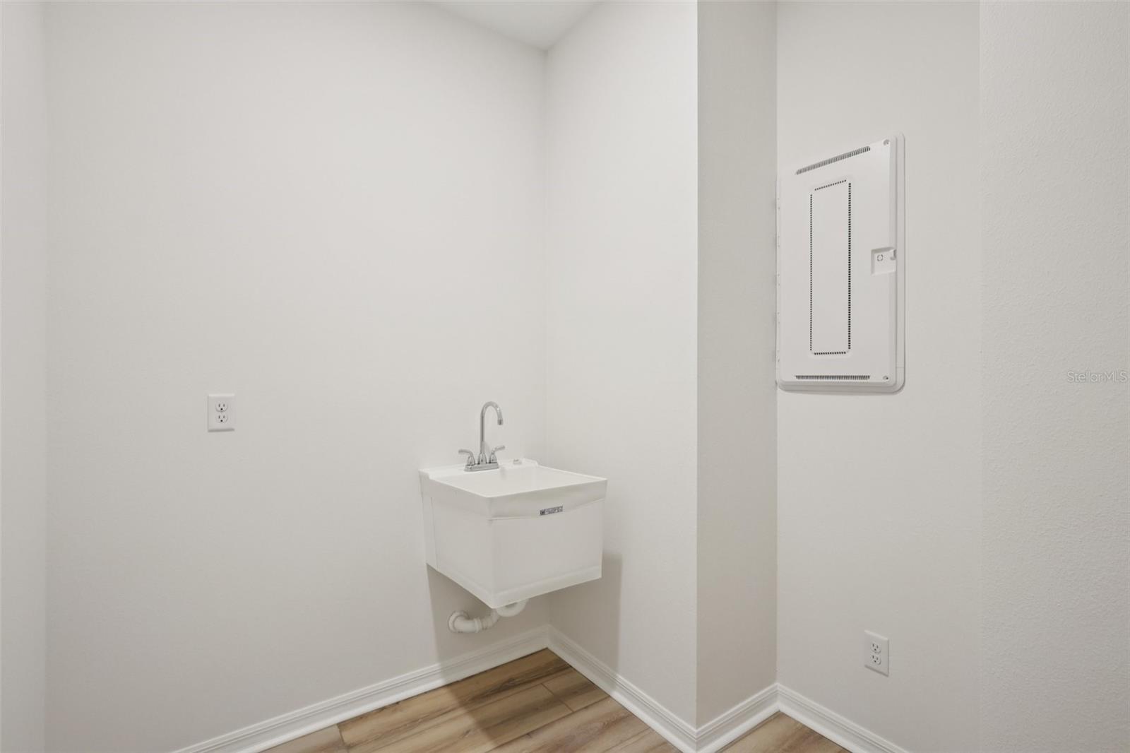 Listing photo id 19 for 3712 Rocky Island Road