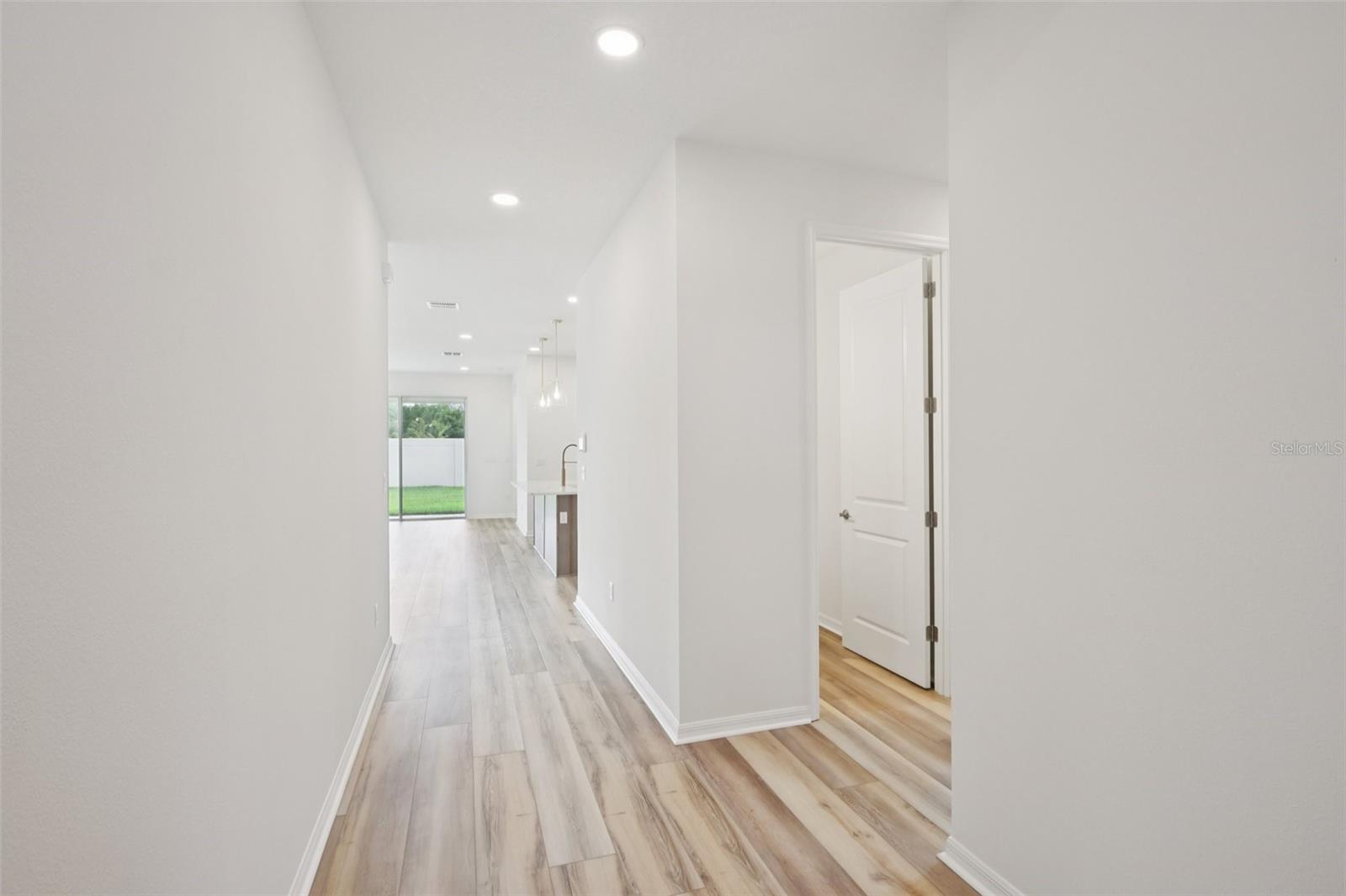 Listing photo id 5 for 3712 Rocky Island Road