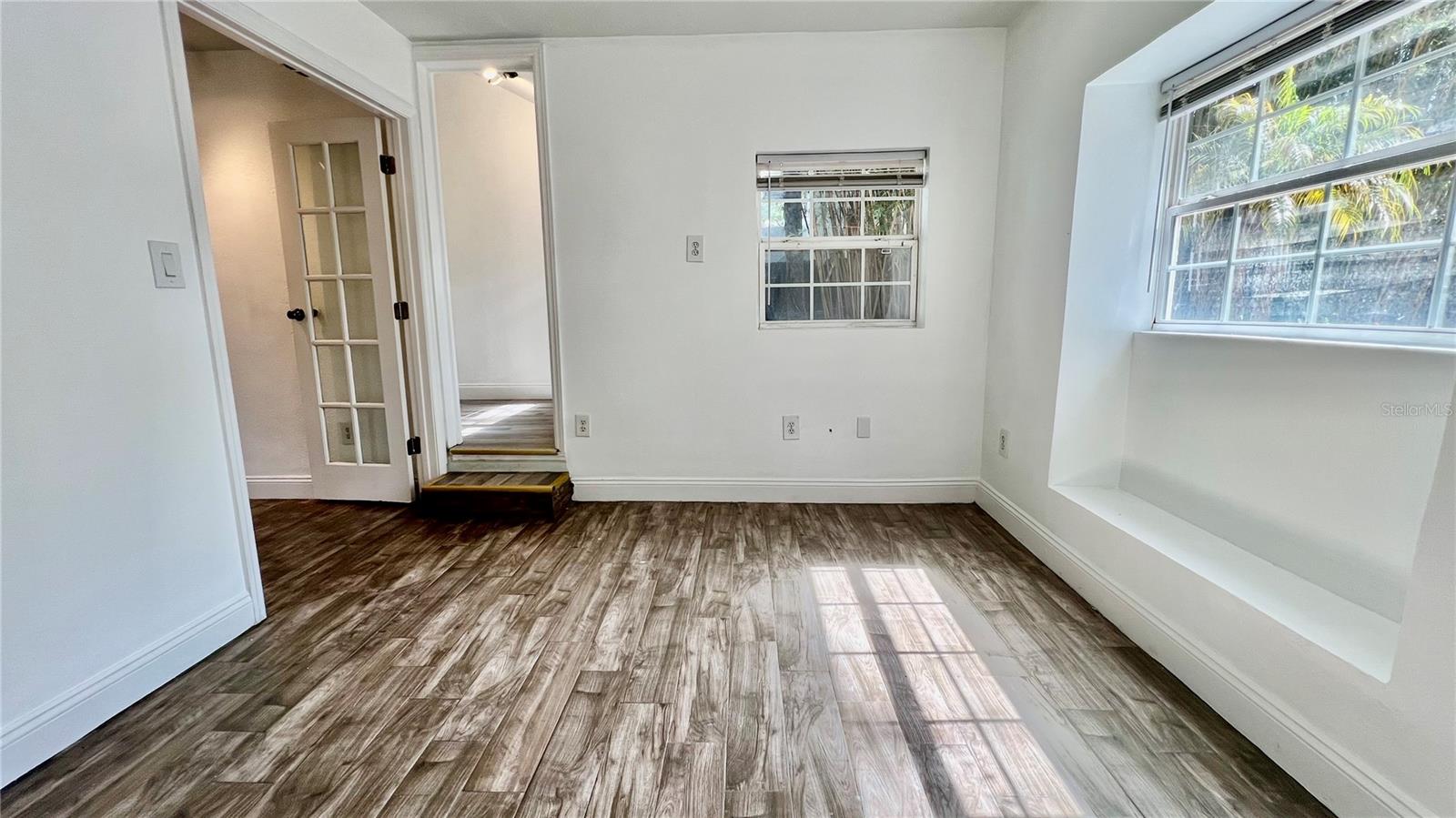 Image 11 of 19 For 1024 Henry Avenue 2