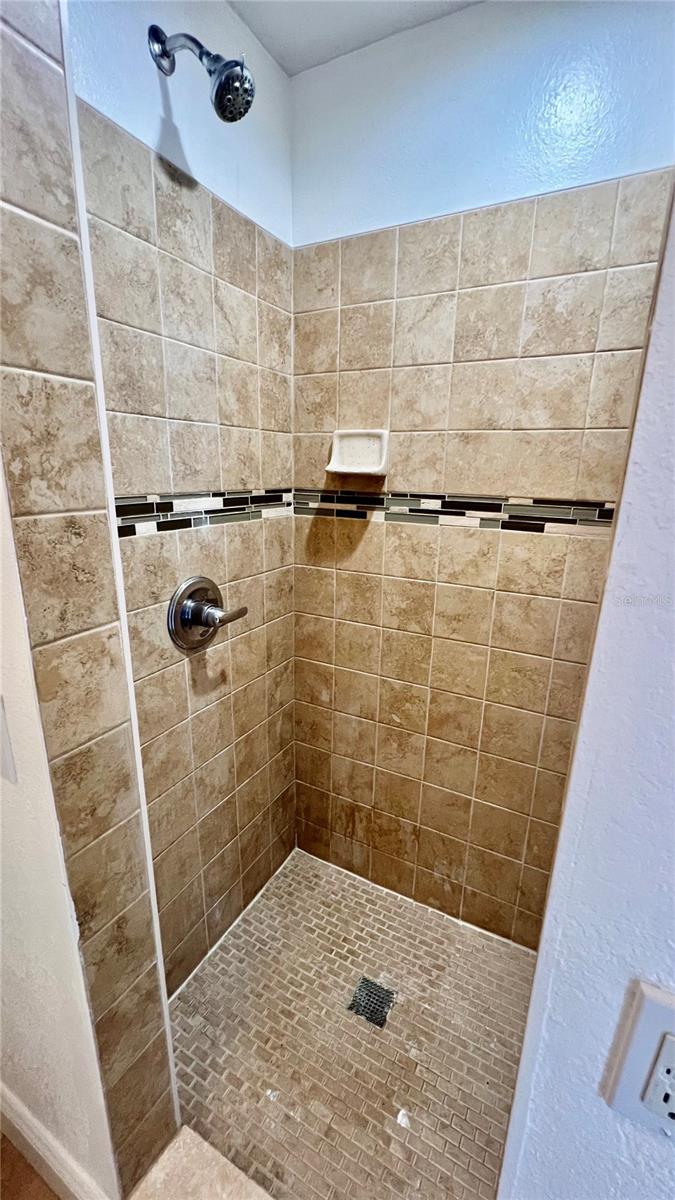 Image 16 of 19 For 1024 Henry Avenue 2