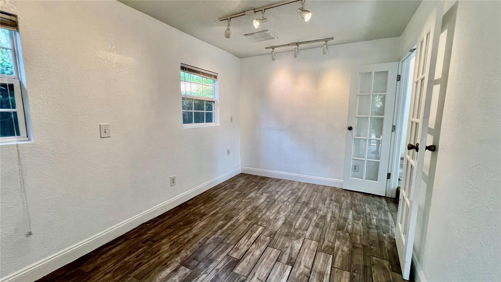 Image 3 of 19 For 1024 Henry Avenue 2