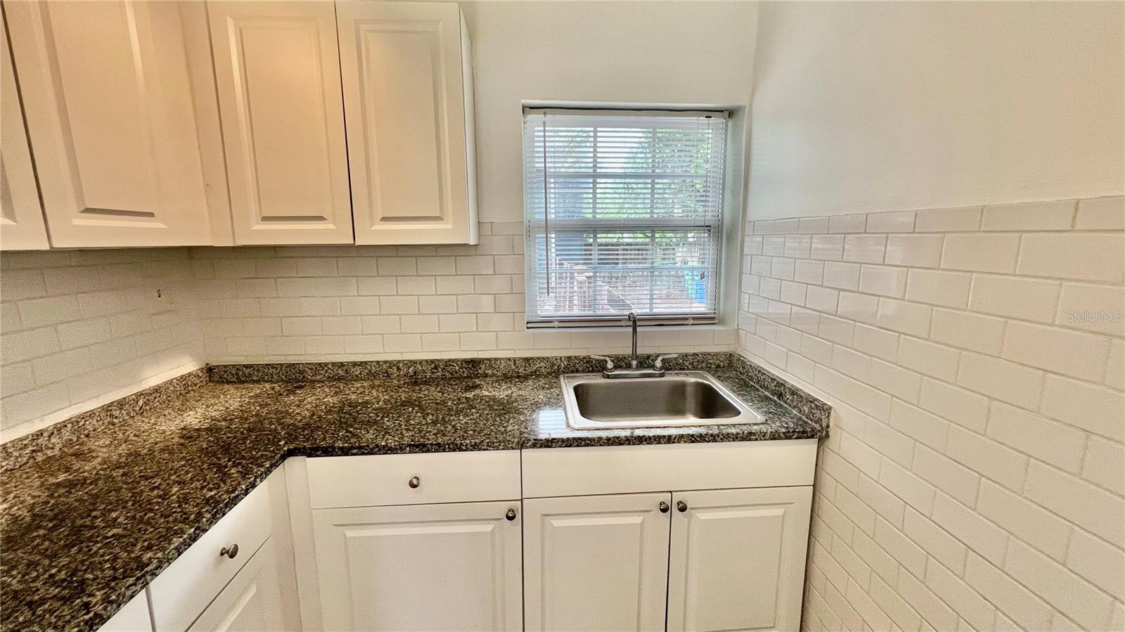 Image 7 of 19 For 1024 Henry Avenue 2