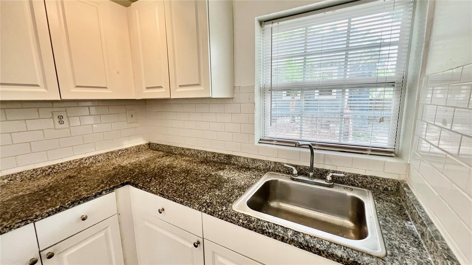 Image 8 of 19 For 1024 Henry Avenue 2