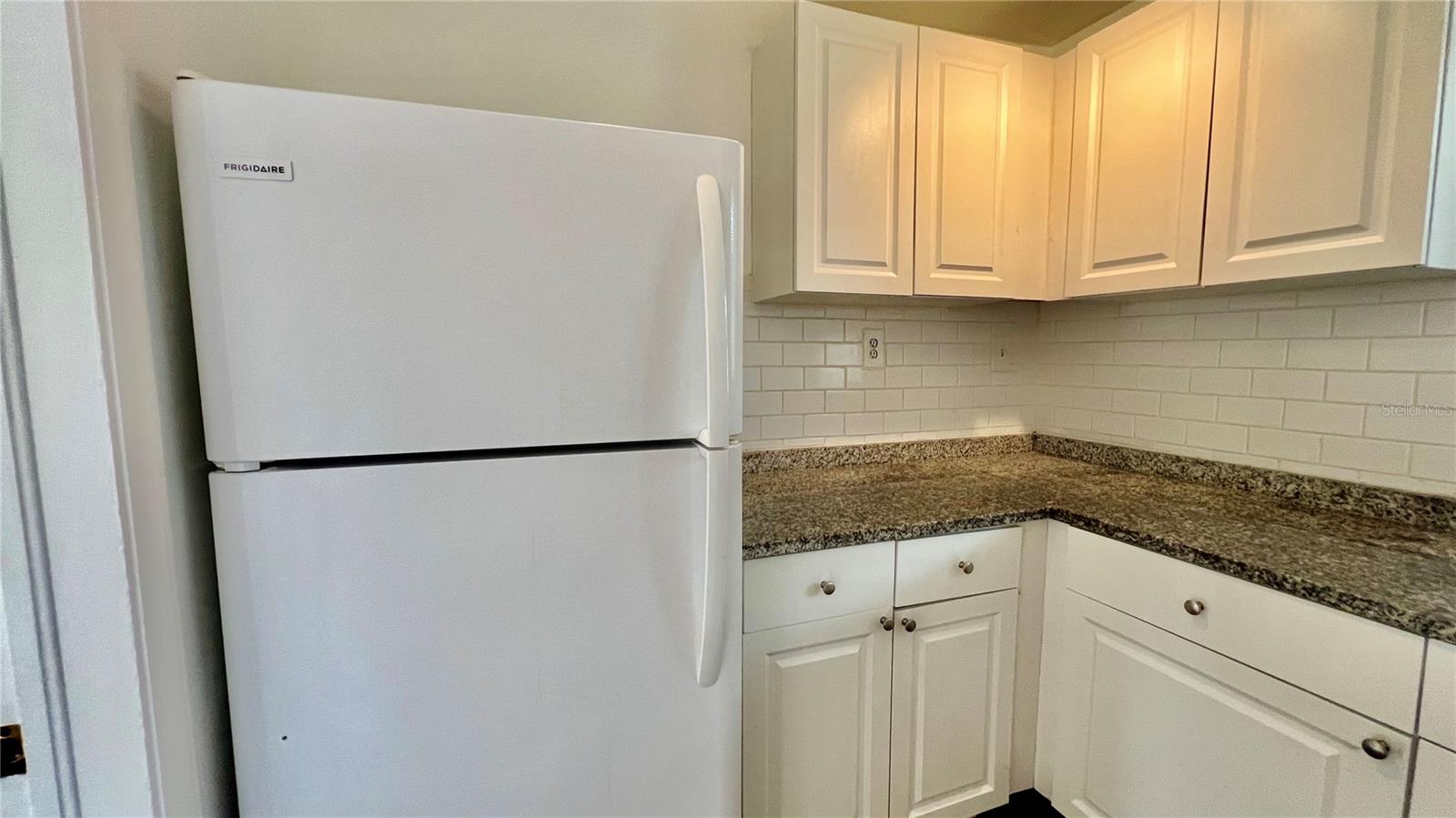 Image 9 of 19 For 1024 Henry Avenue 2