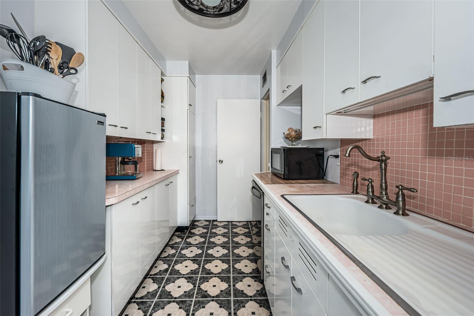 Image 20 of 100 For 841 4th Avenue N 21