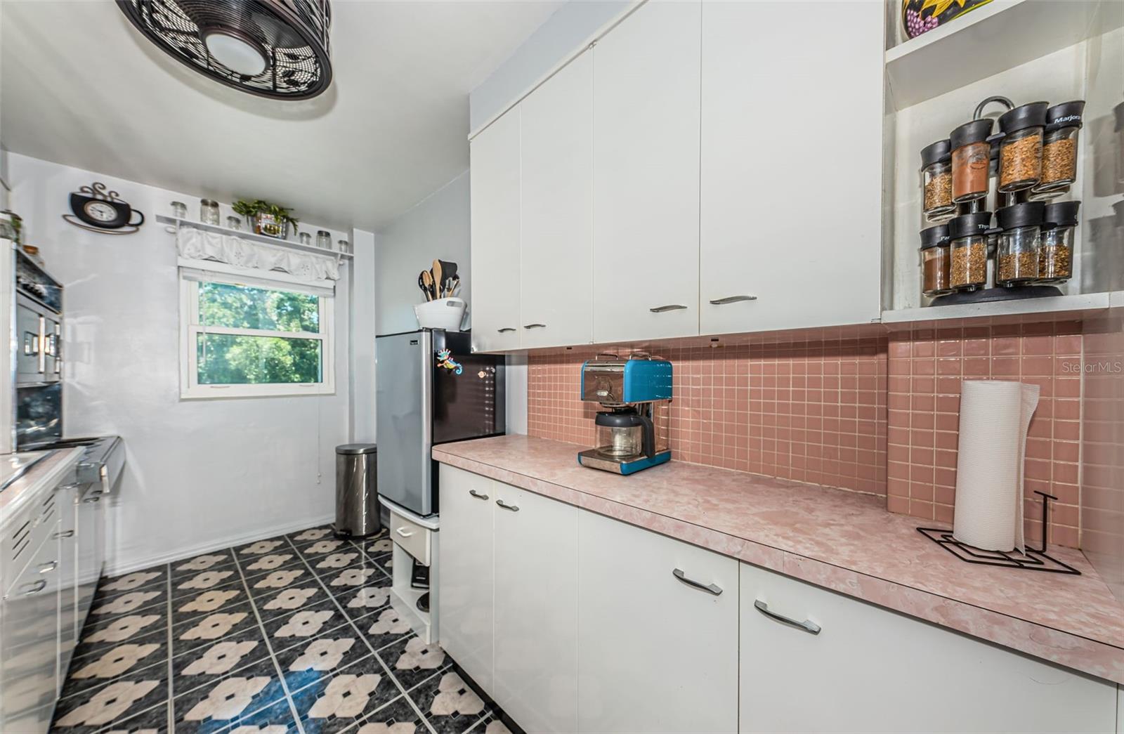 Image 23 of 100 For 841 4th Avenue N 21