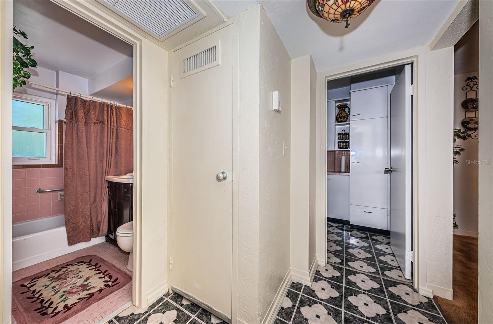 Image 25 of 100 For 841 4th Avenue N 21