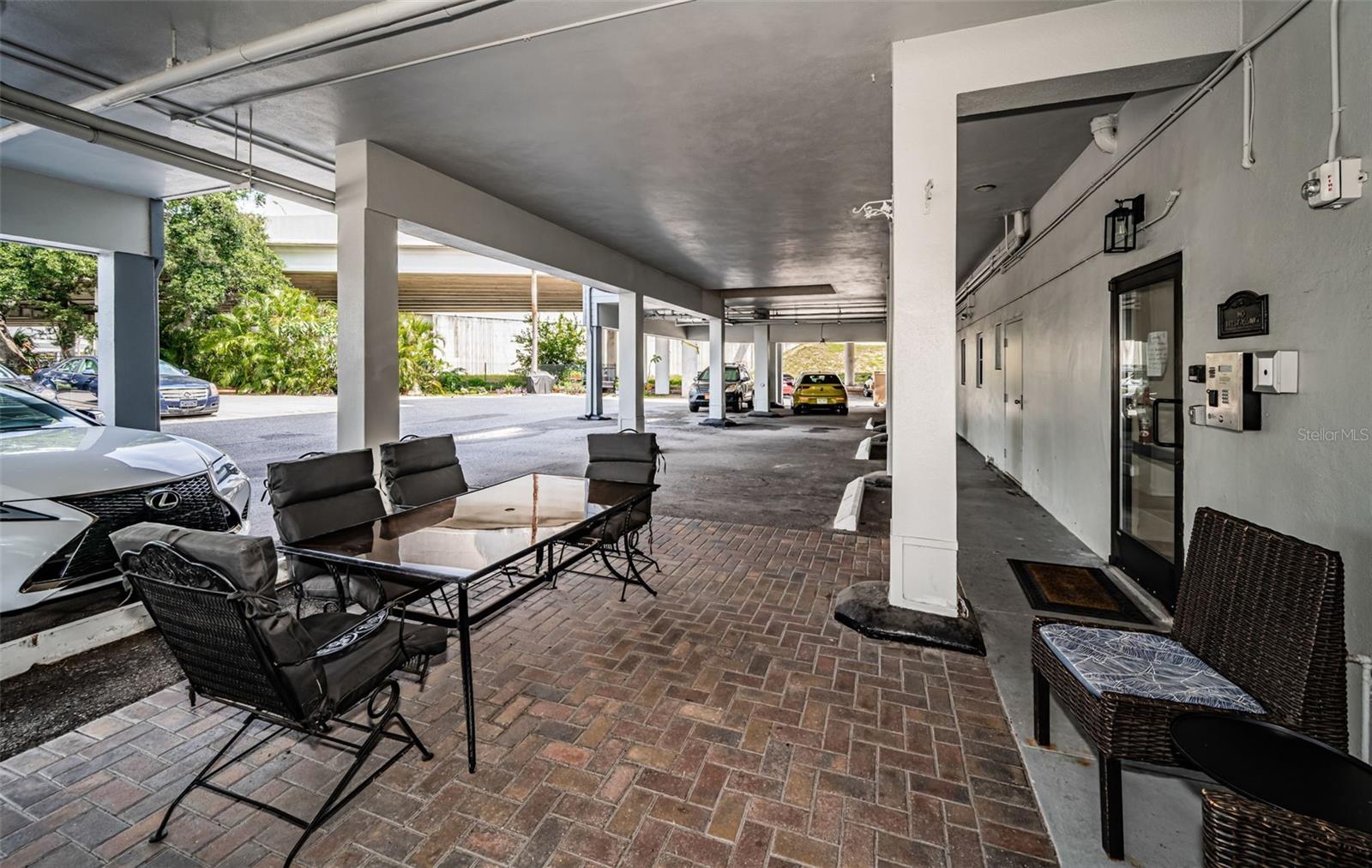 Image 52 of 100 For 841 4th Avenue N 21