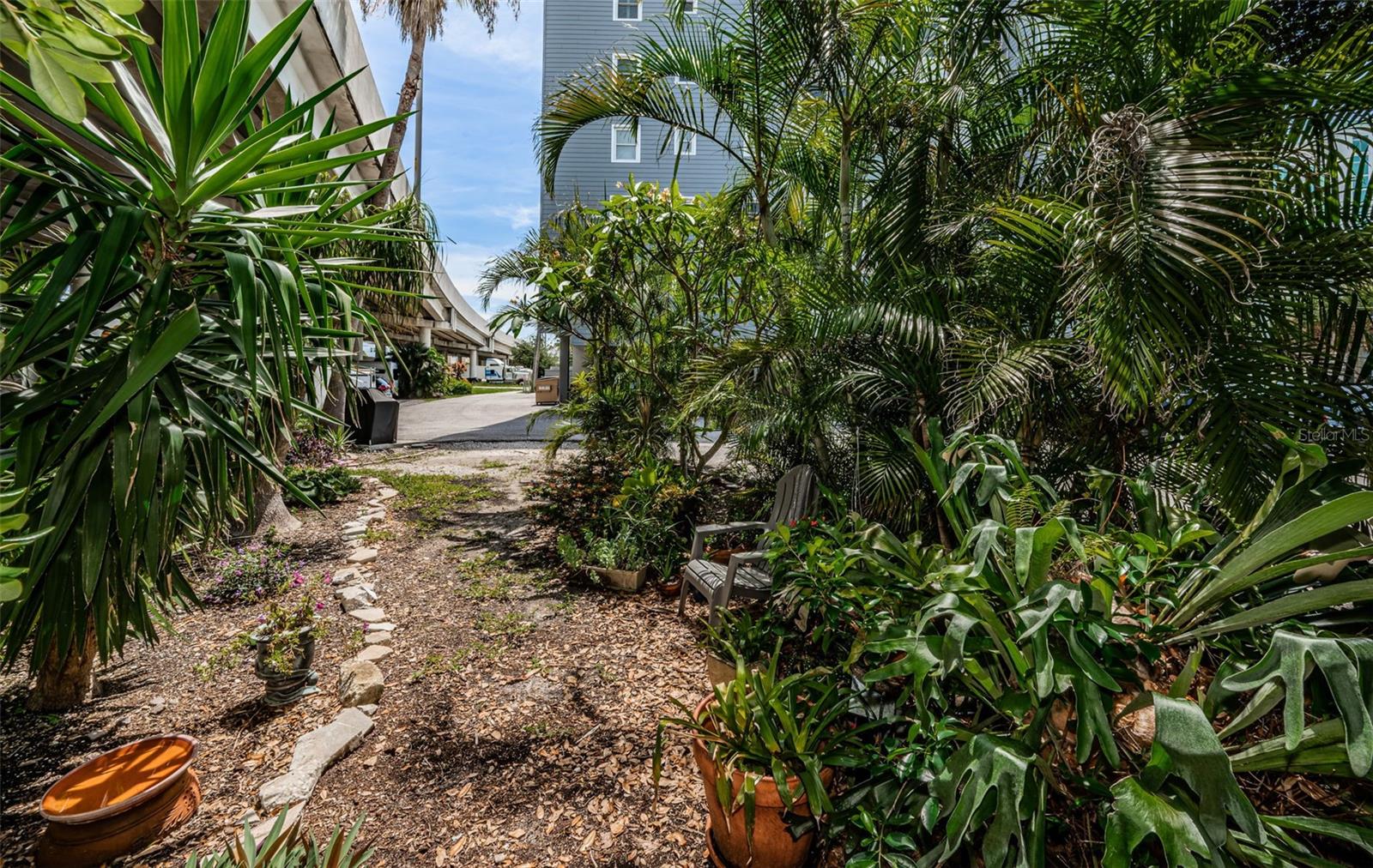 Image 56 of 100 For 841 4th Avenue N 21