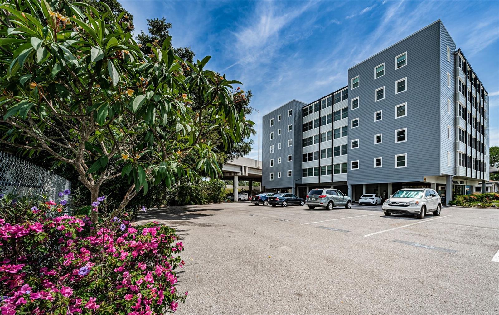 Image 60 of 100 For 841 4th Avenue N 21