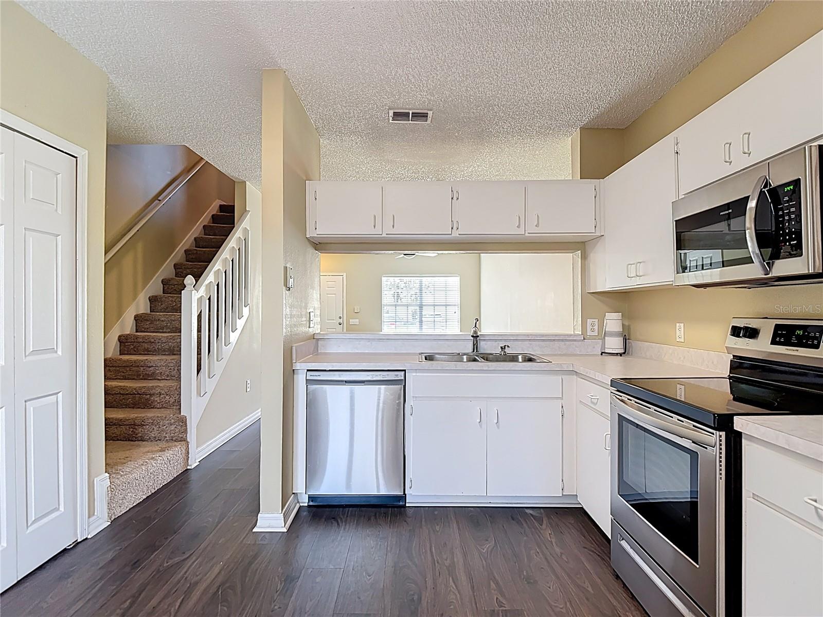 Image 10 of 26 For 12464 Berkeley Square Drive