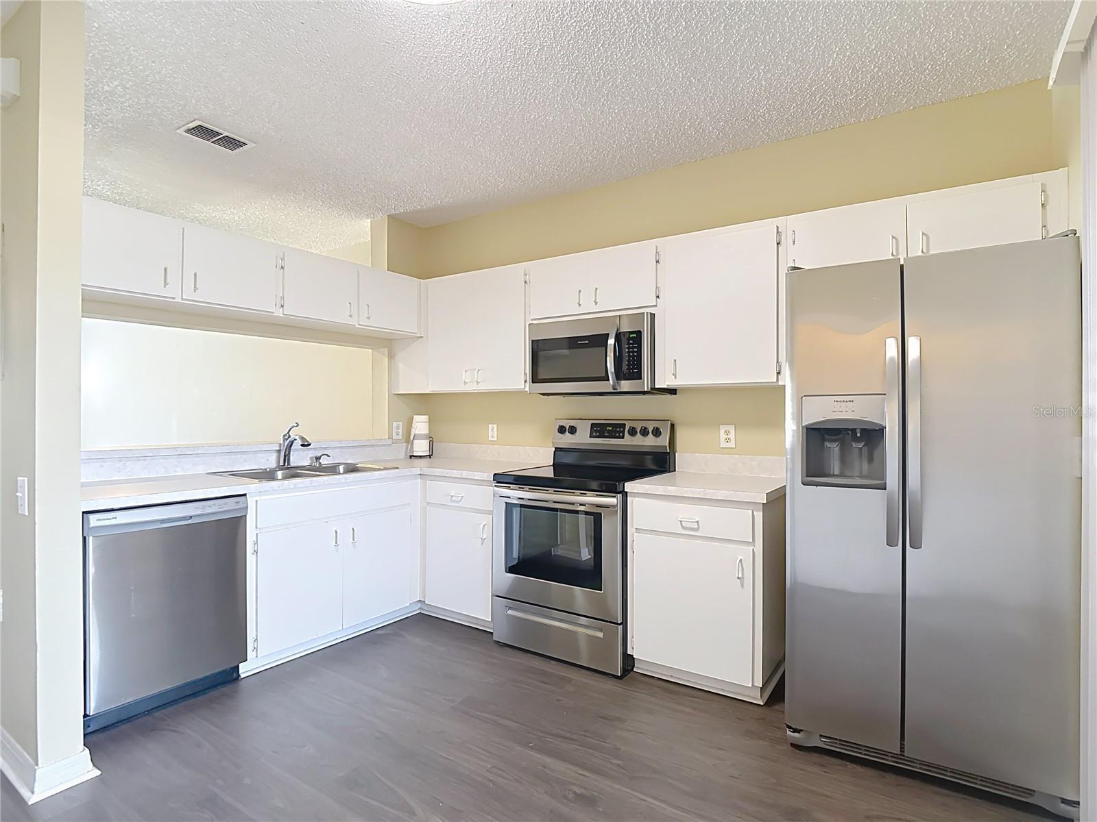 Image 9 of 26 For 12464 Berkeley Square Drive