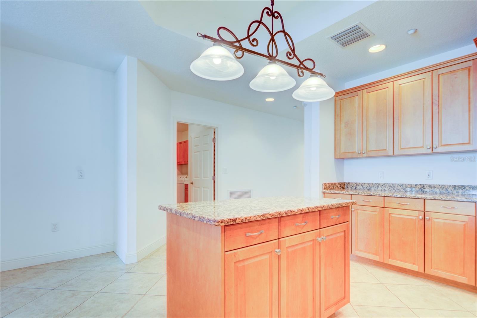 Image 18 of 47 For 17717 Gulf Boulevard 303