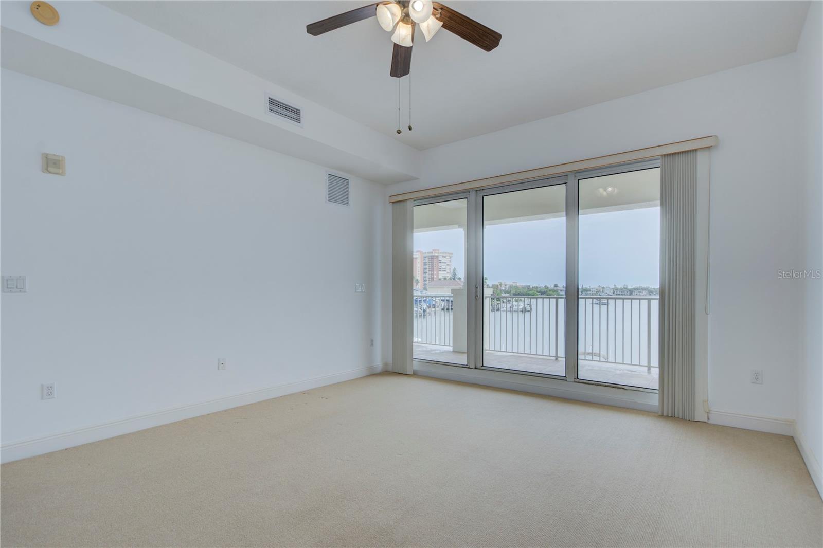 Image 20 of 47 For 17717 Gulf Boulevard 303