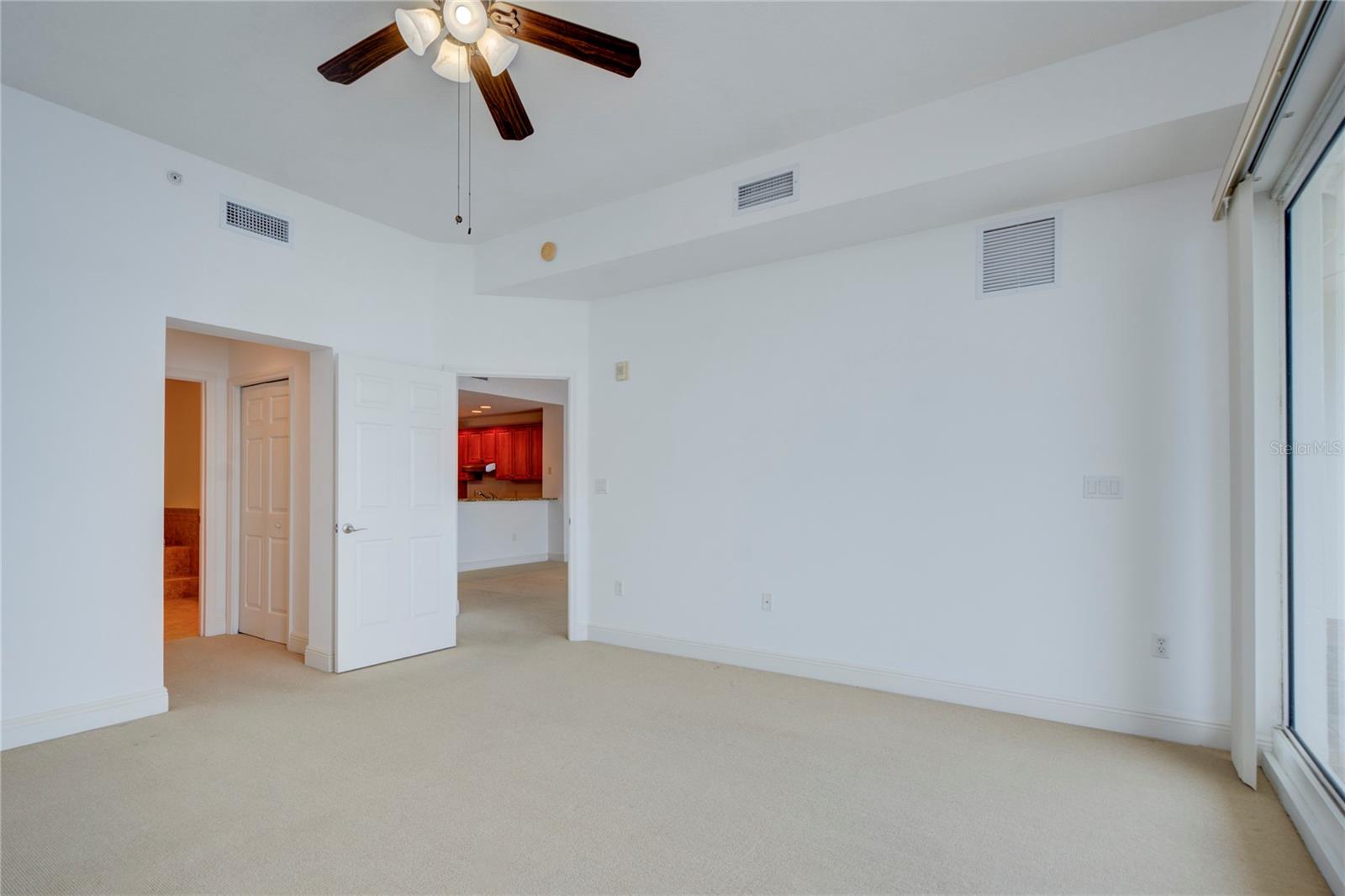 Image 22 of 47 For 17717 Gulf Boulevard 303