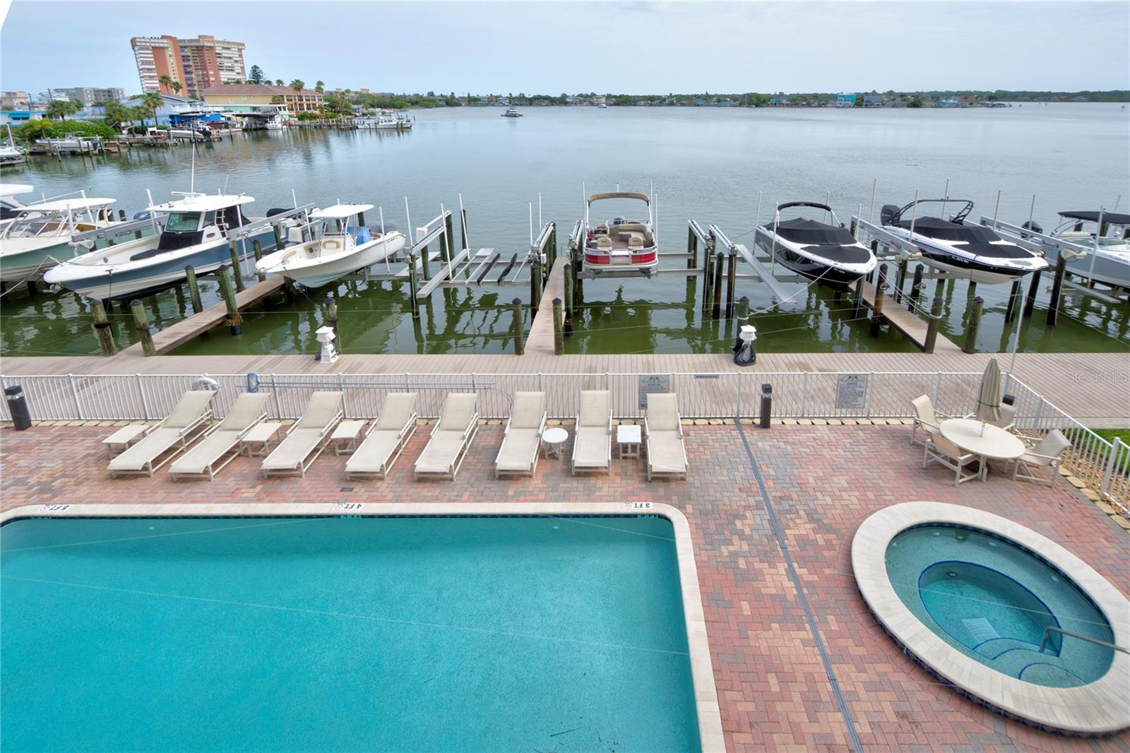 Image 37 of 47 For 17717 Gulf Boulevard 303