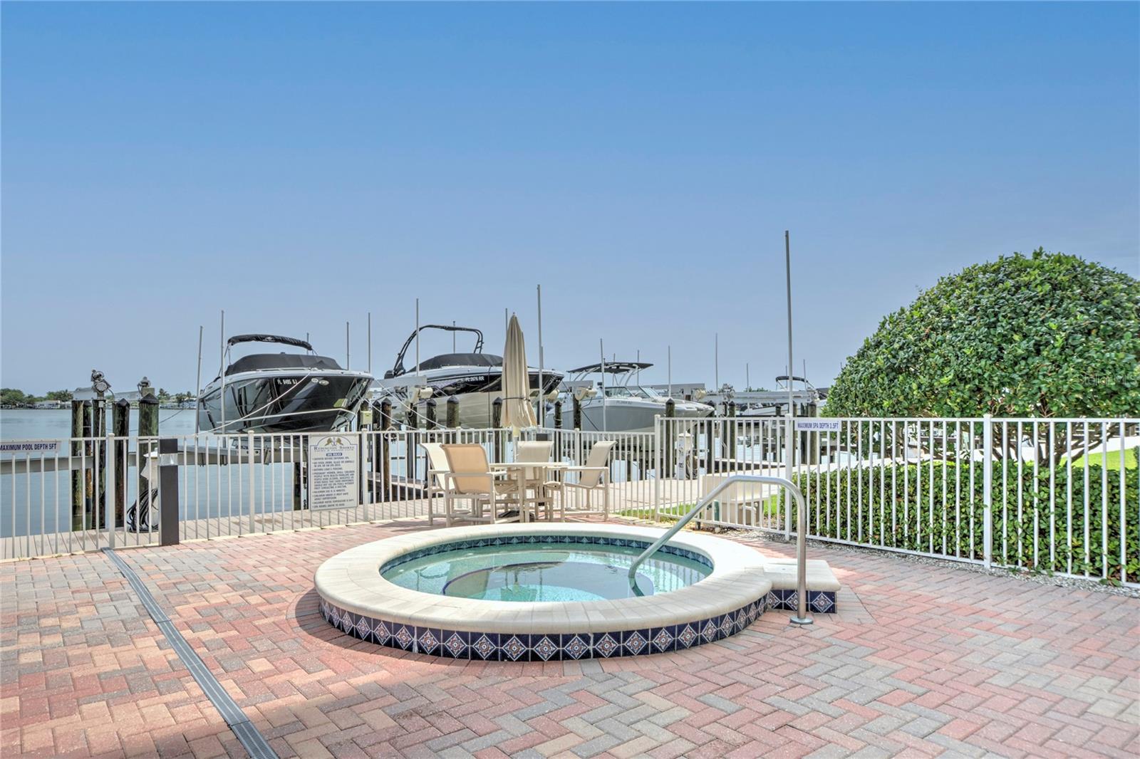 Image 39 of 47 For 17717 Gulf Boulevard 303