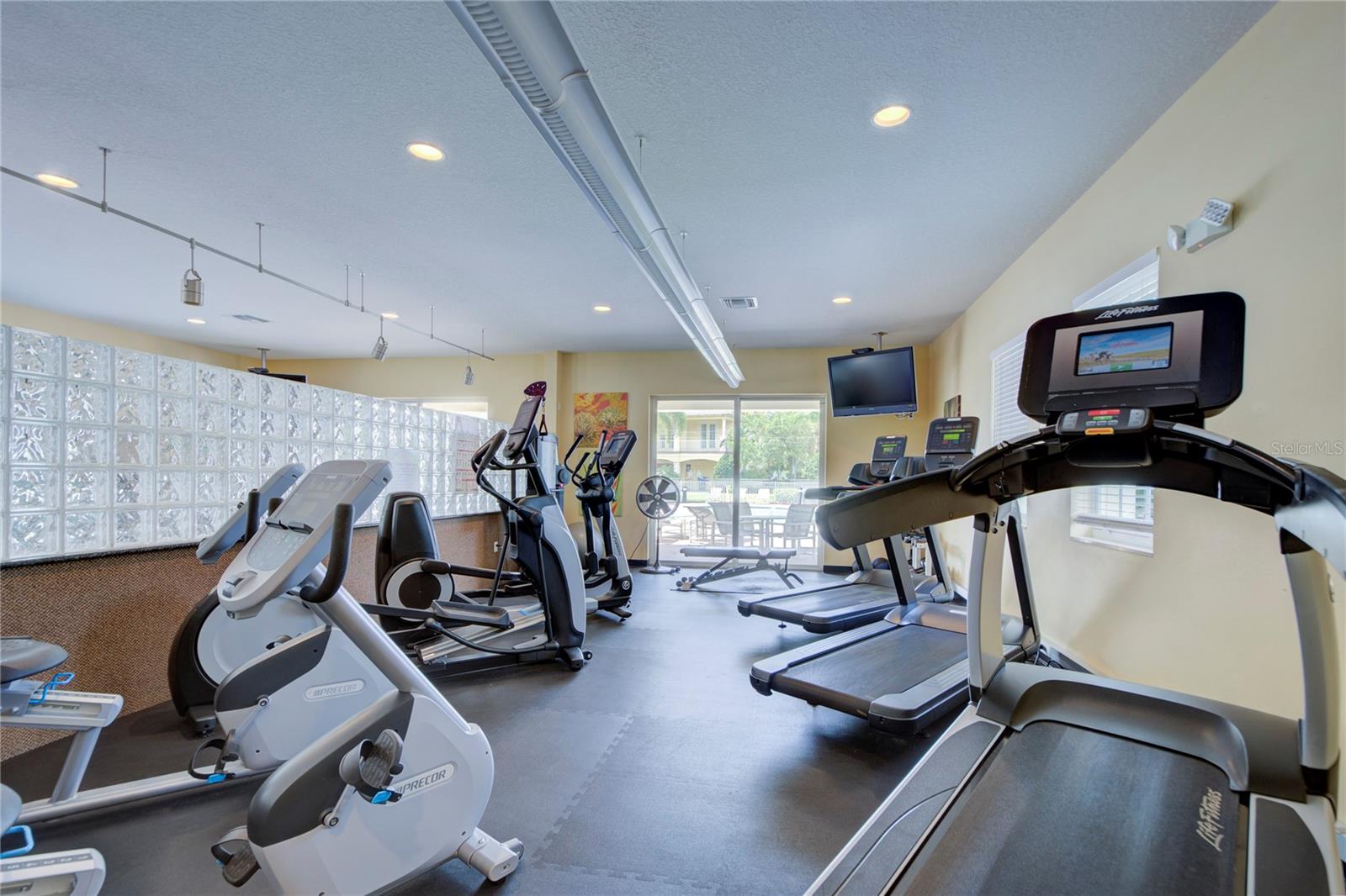 Image 43 of 47 For 17717 Gulf Boulevard 303