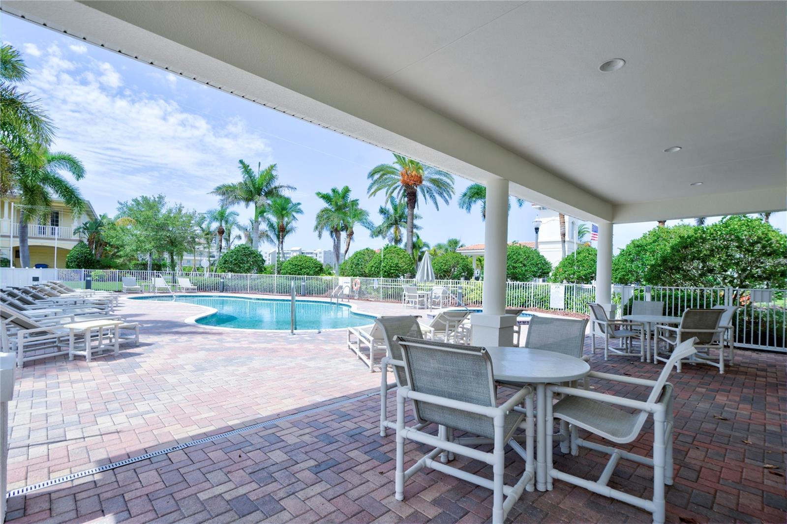 Image 44 of 47 For 17717 Gulf Boulevard 303