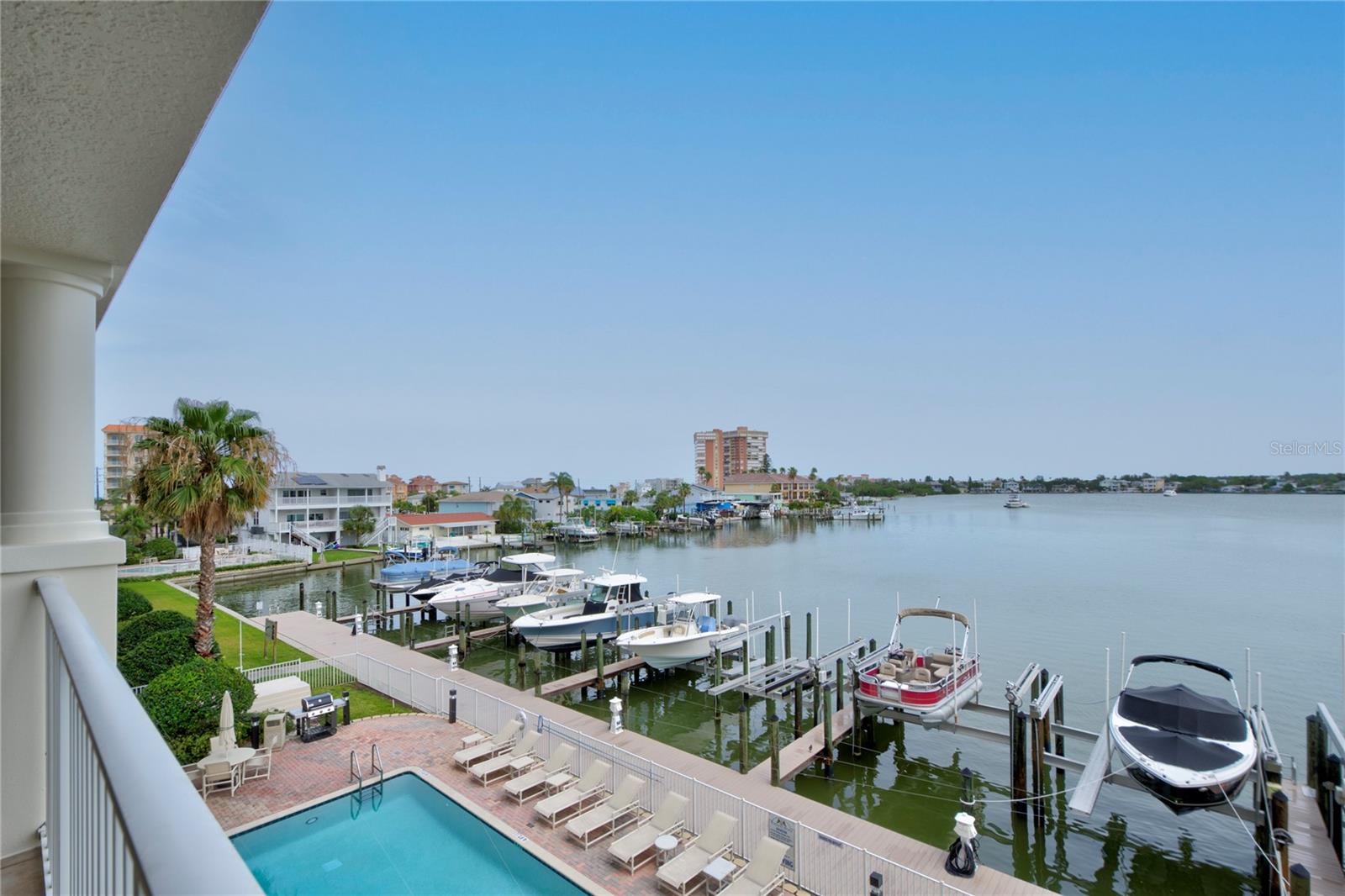 Image 6 of 47 For 17717 Gulf Boulevard 303