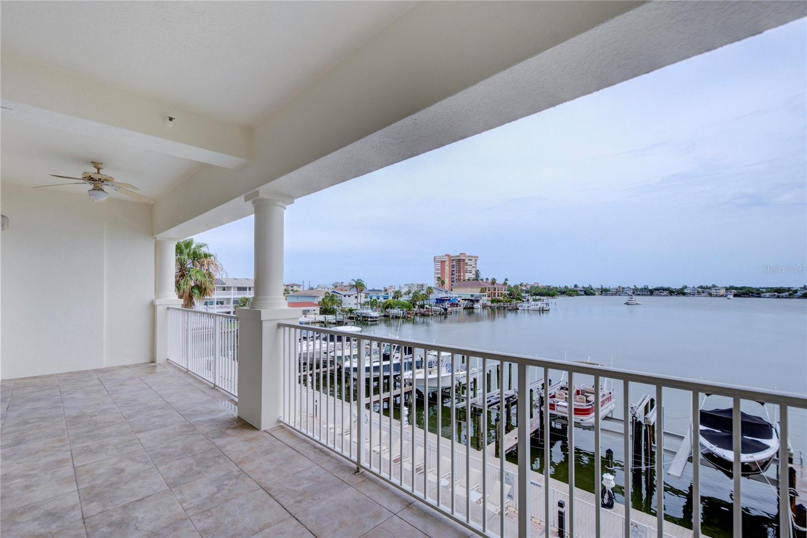 Image 8 of 47 For 17717 Gulf Boulevard 303