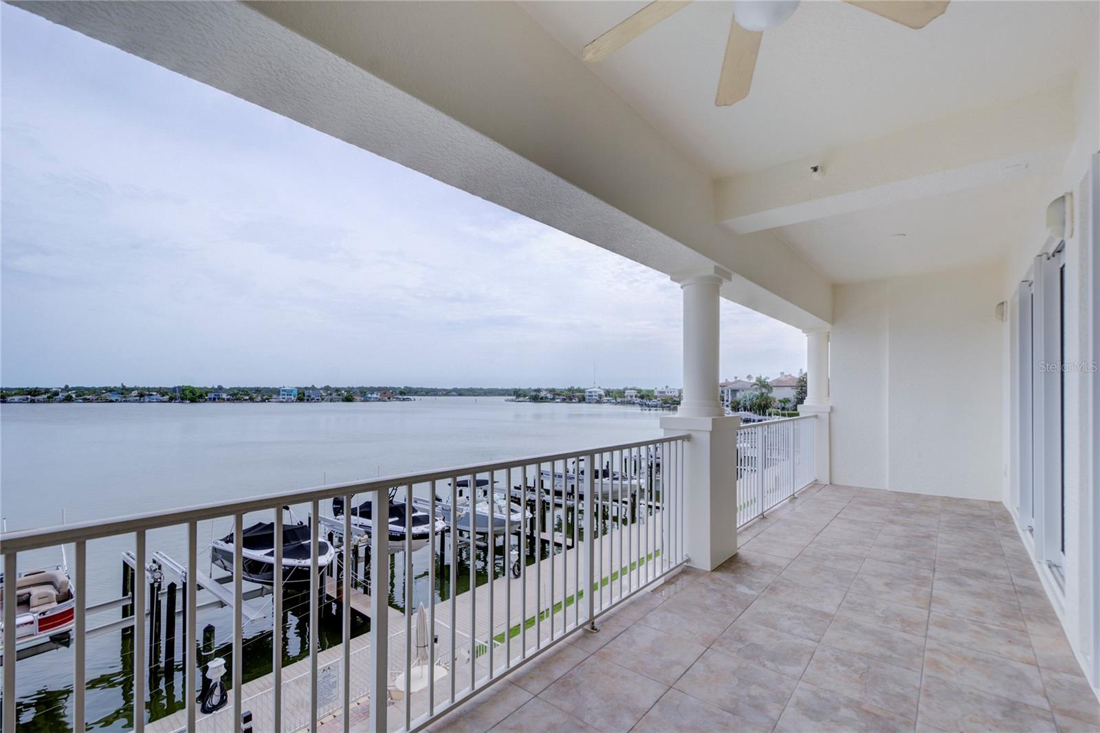Image 9 of 47 For 17717 Gulf Boulevard 303