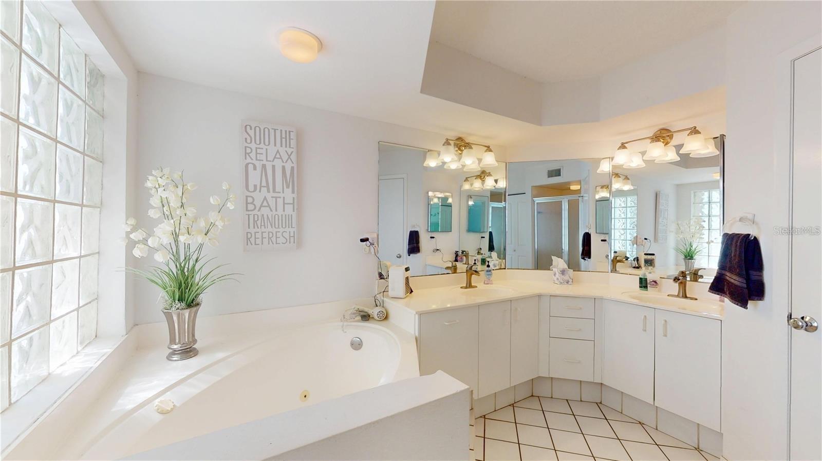 Image 18 of 37 For 6105 Bahia Del Mar Circle 682