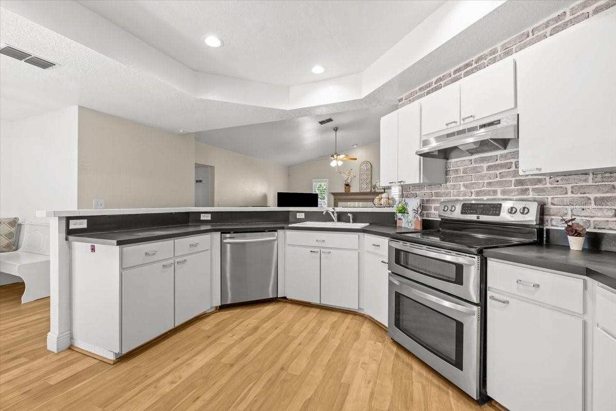 Image 19 of 49 For 6051 65th Avenue N