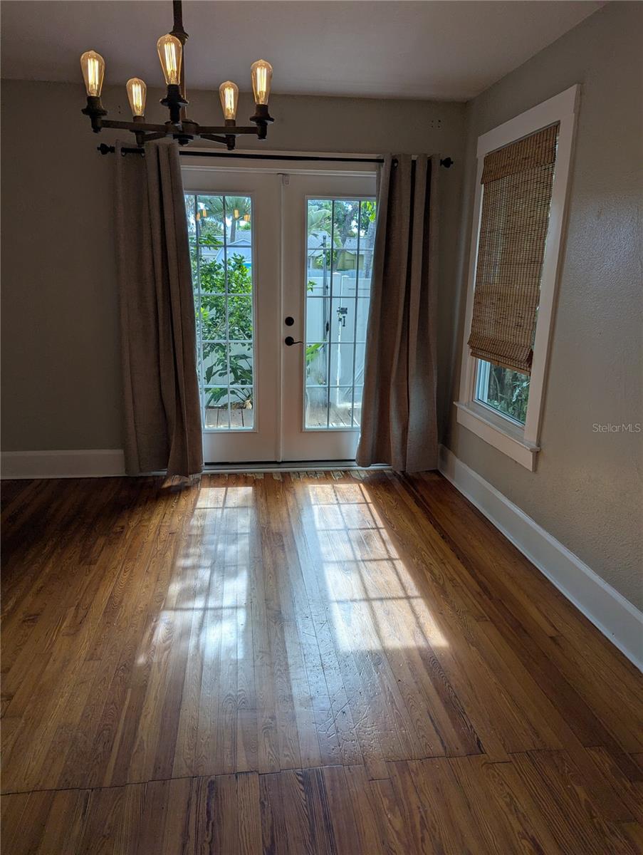 Image 14 of 21 For 2406 Dartmouth Avenue N