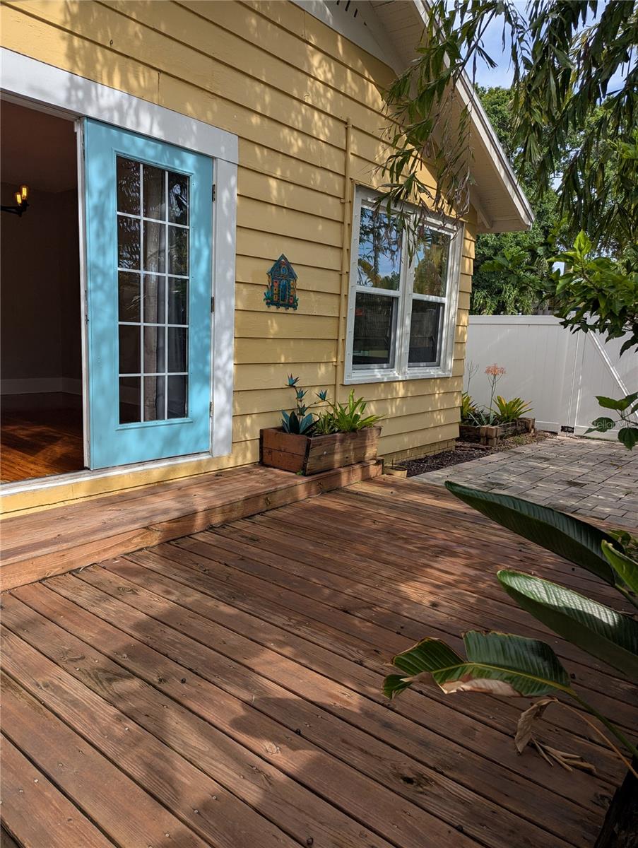 Image 17 of 21 For 2406 Dartmouth Avenue N