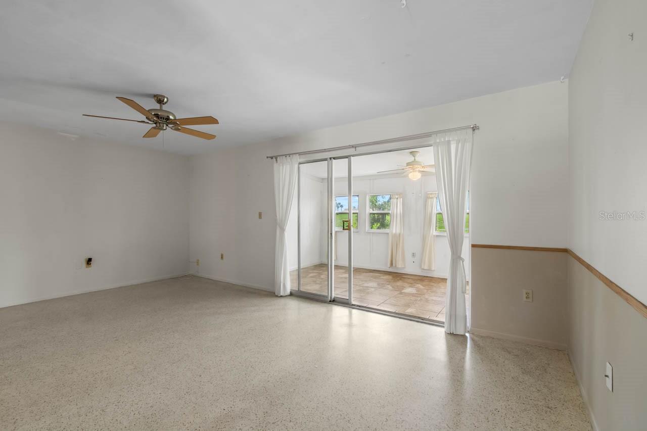 Image 14 of 43 For 913 Augusta Drive