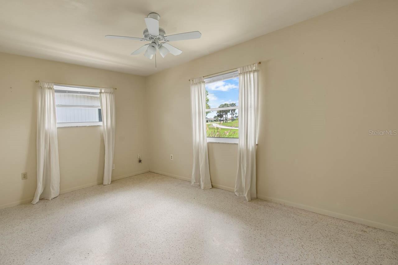 Image 19 of 43 For 913 Augusta Drive