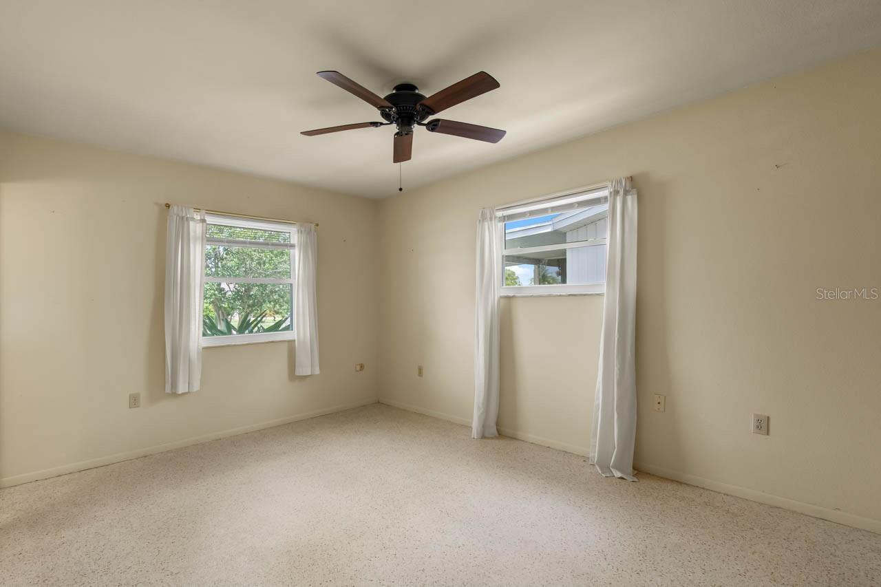 Image 21 of 43 For 913 Augusta Drive
