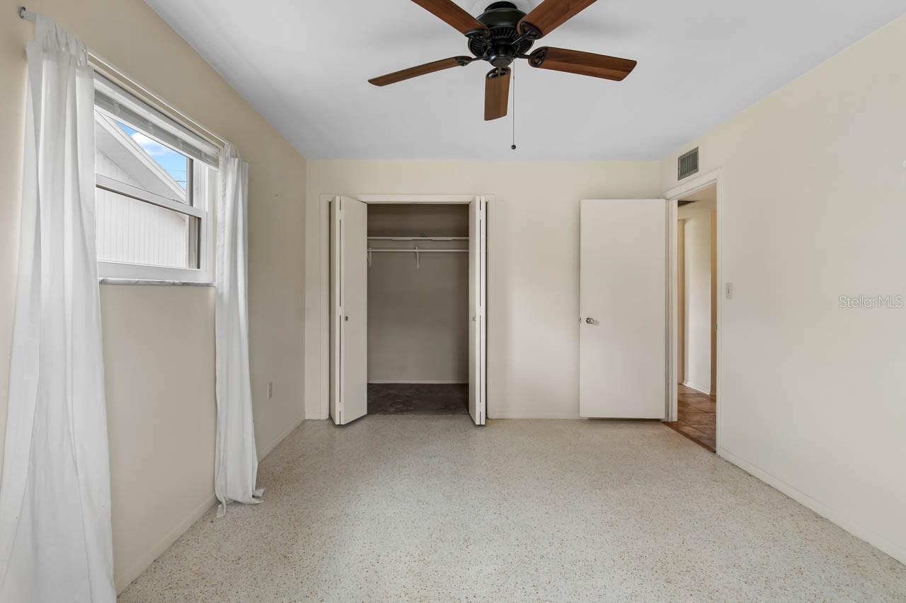 Image 22 of 43 For 913 Augusta Drive