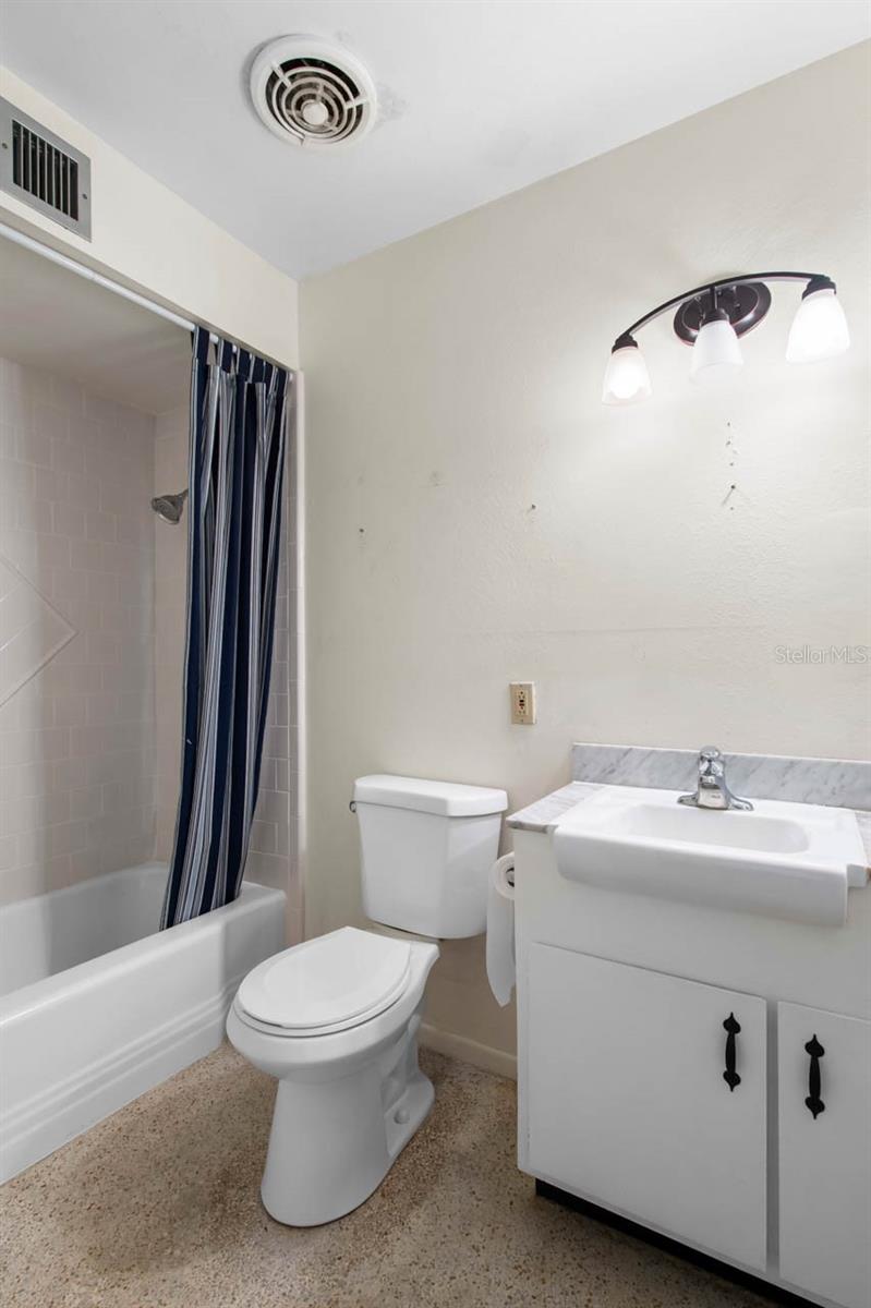 Image 23 of 43 For 913 Augusta Drive